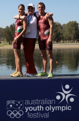 Triatlon: Fuchs Renáta és Pap Dávid, közöttük az edző Verrasztó Gabriella